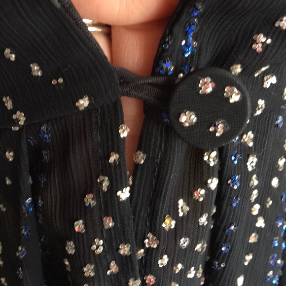 Stunning blouse with deep plunge back - Picture 3 of 6